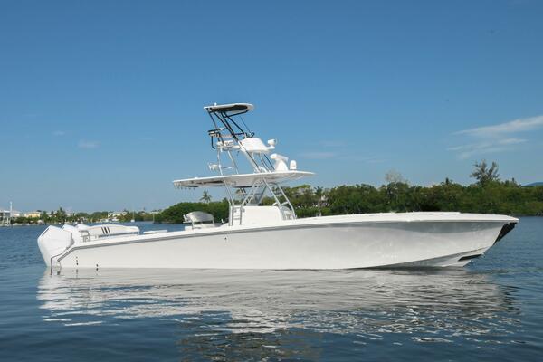 2014 BAHAMA 41 CENTER CONSOLE