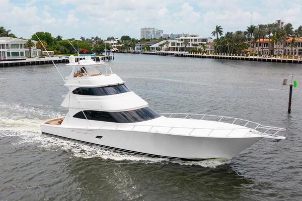 2016 VIKING 82 SKYBRIDGE