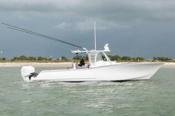 2016 BONADEO 37 CENTER CONSOLE