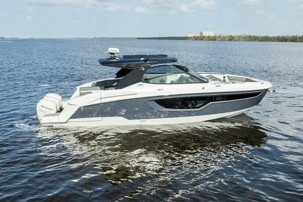 2020 CRUISERS YACHTS 38 GLS