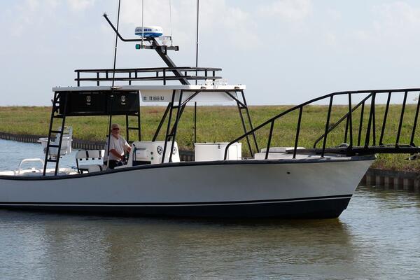 1997 CUSTOM 31 CENTER CONSOLE