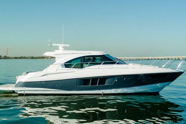 2018 CRUISERS YACHTS 45 CANTIUS