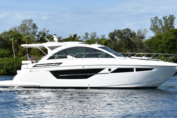 2018 CRUISERS YACHTS 50 CANTIUS