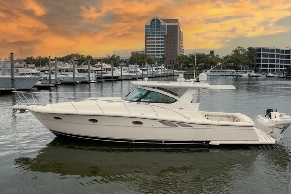 2004 TIARA YACHTS 3800 EXPRESS