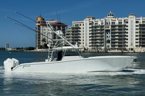 2022 YELLOWFIN 42 CENTER CONSOLE