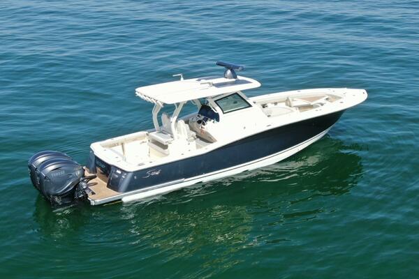 2020 SCOUT 355 LXF CENTER CONSOLE