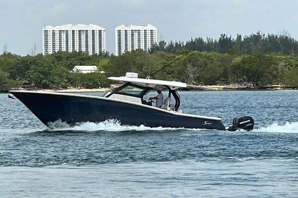 2020 SCOUT 380 LXF CENTER CONSOLE