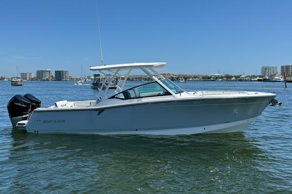 2024 BLACKFIN 302DC