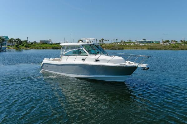 2019 BOSTON WHALER 345 CONQUEST