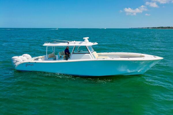 2022 YELLOWFIN 42 CENTER CONSOLE