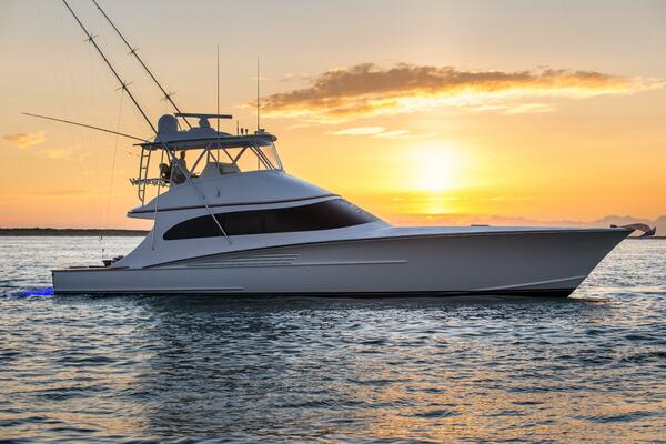 2022 WINTER CUSTOM YACHTS 63 SPORTFISH