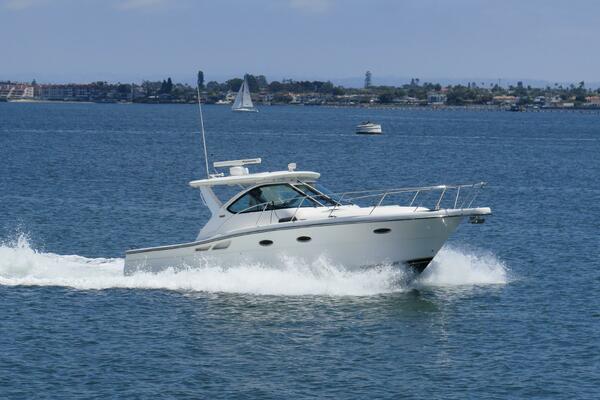 2004 TIARA YACHTS 32 EXPRESS