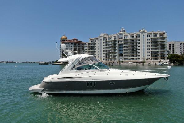 2006 CRUISERS YACHTS 42 SPORT COUPE