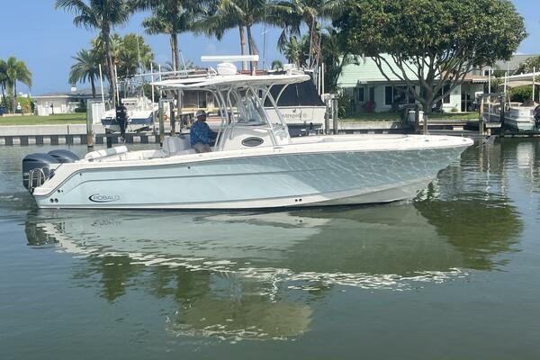 2015 ROBALO 30 CENTER CONSOLE