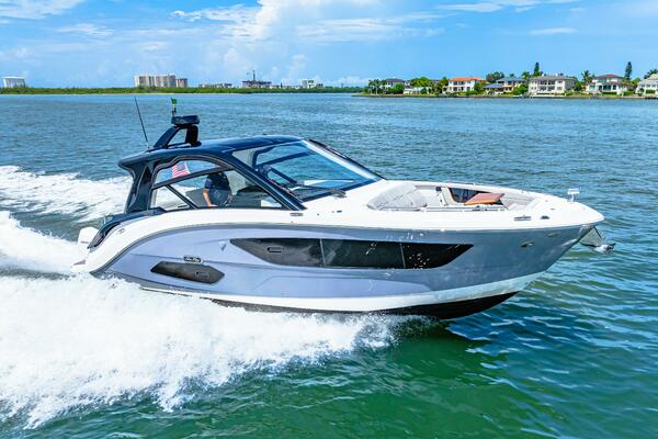 2022 SEA RAY 370 OB