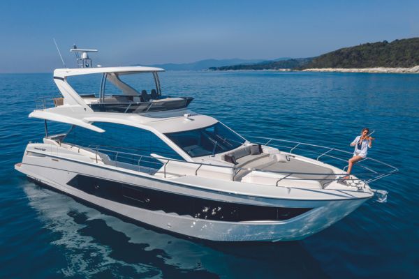  Flybridge 62